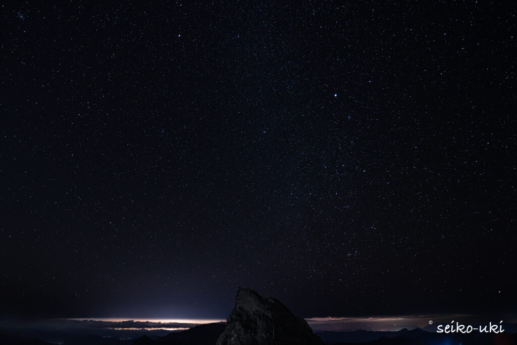 石鎚山頂から見上げた夜明け前の星空