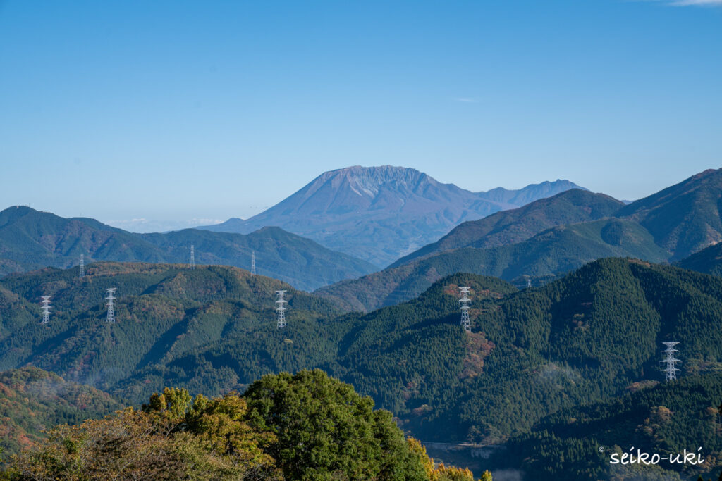明地峠から70mmで見た大山